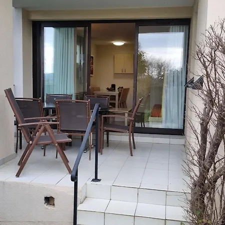 Apartment 36 M Bright And Equipped With Garden Pool