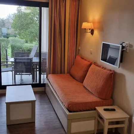36 M Bright And Equipped With Garden Pool Διαμέρισμα